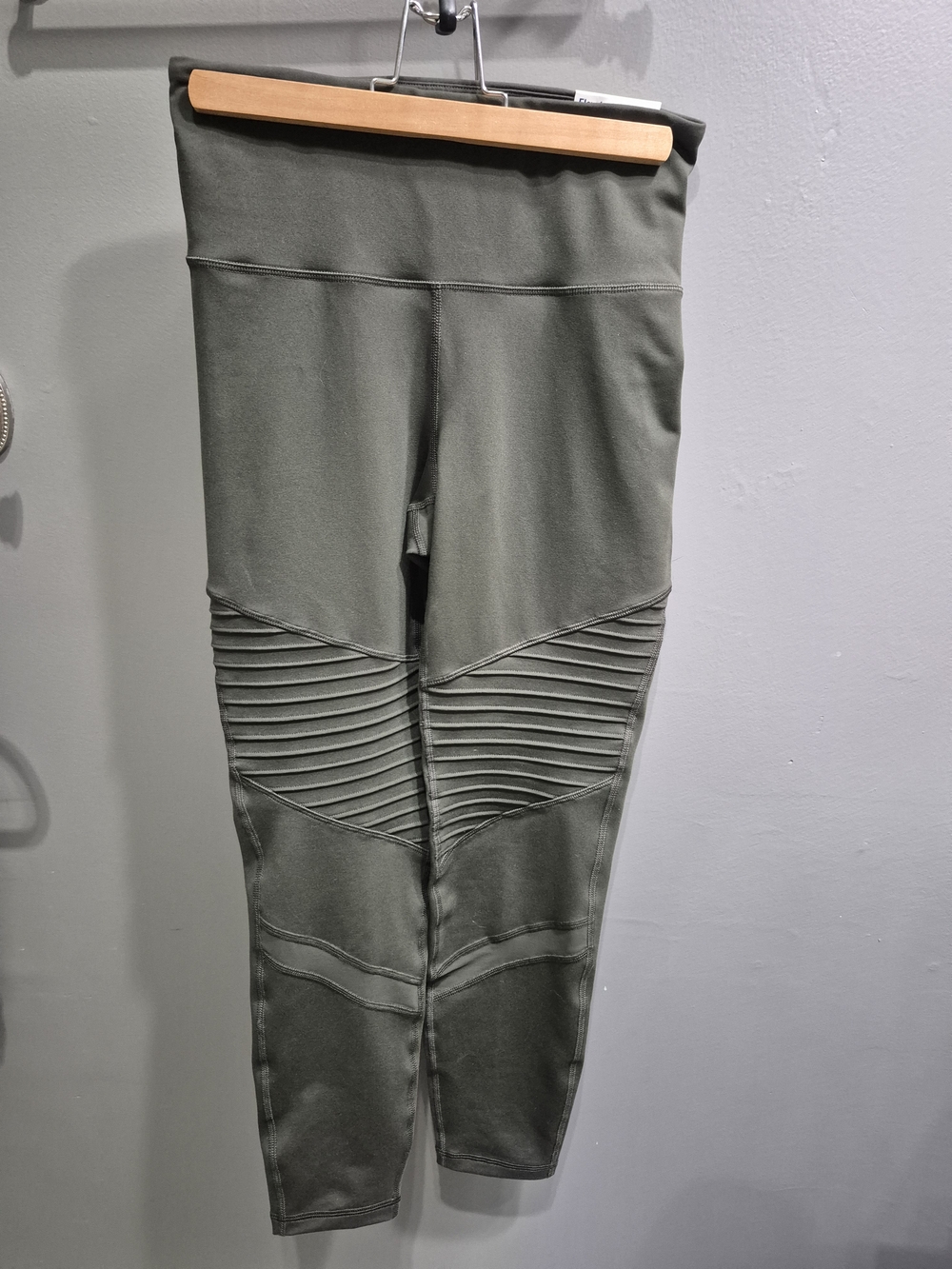 Old Navy High-Waist Ribbed Detail Leggings - Olive Green 7/8 Ankle Size M - NWT